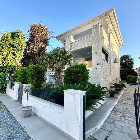 Marko's Place Hanioti